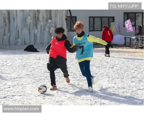 冬季严寒中坚持奋战的足球巨星们如何在冰雪中展现风采