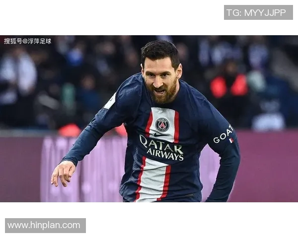 足球巨星豪车出行曝光开奔驰引球迷热议尽显运动员奢华生活